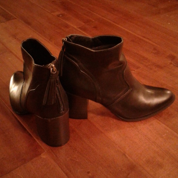 Black boots - only worn once - Picture 3 of 4